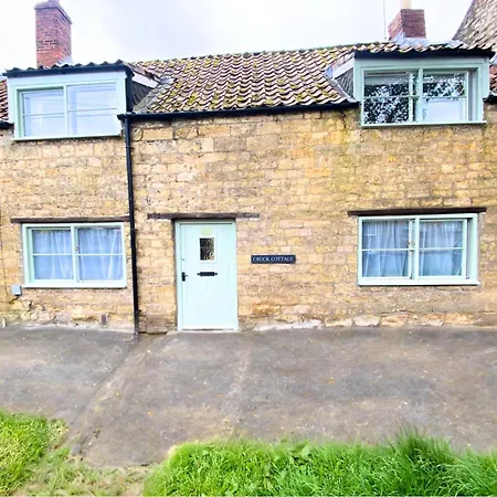 Cruck - Gorgeous 300 Year Old Mins From North Yorkshire Moors, Steam Trains And Picturesque Pickering