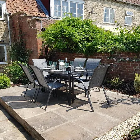 Cruck - Gorgeous 300 Year Old Mins From North Yorkshire Moors, Steam Trains And Picturesque Pickering